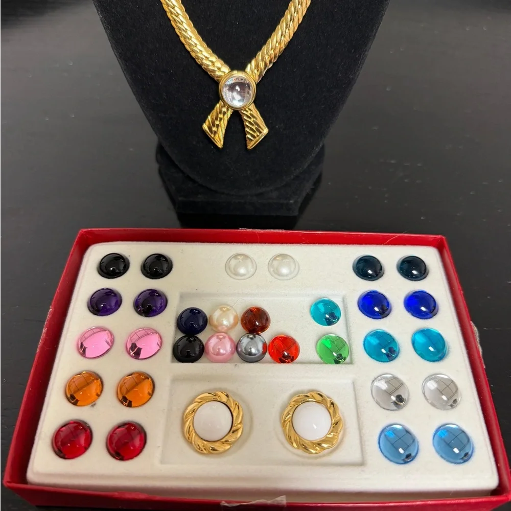 Joan Rivers interchangeable gold necklace with matching stud earrings - Picture 2 of 7